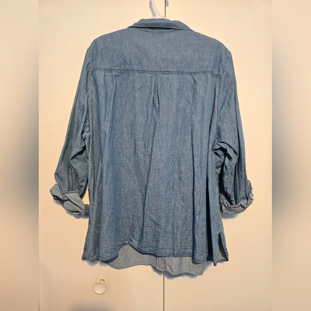 CJ Banks Women’s Chambray Denim Button Down Shirt 3X Blue Lightweight Casual Top - Picture 6 of 6